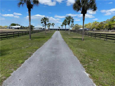 Florida Horse Farms Real Estate Specialist - Let us help you buy or sell your next Horse Farms Property