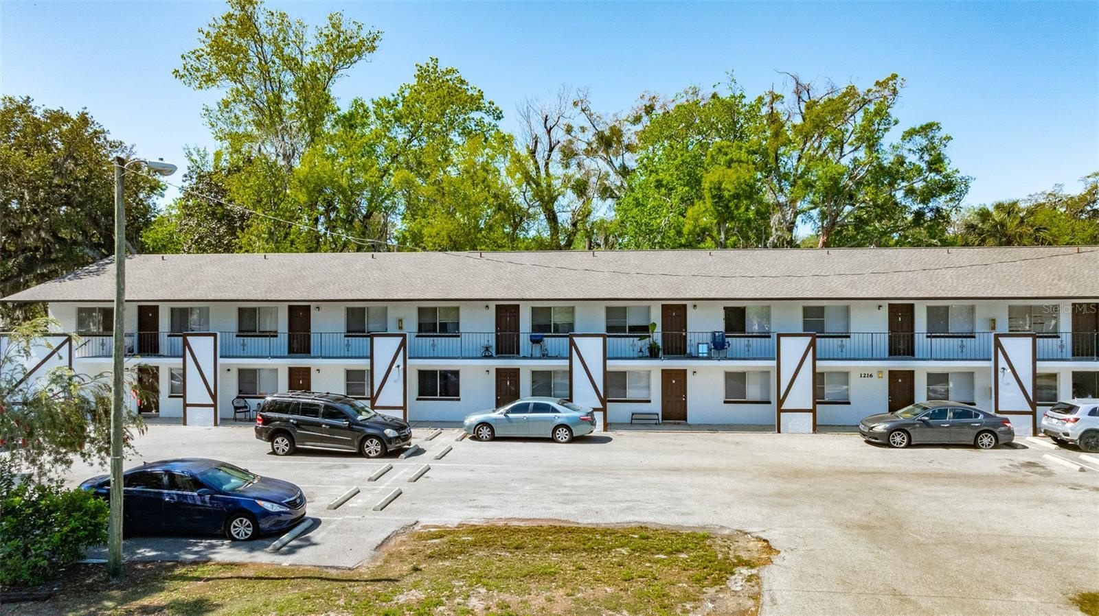 20 Unit Apartment Building For Sale in Daytona Beach (All 2BR/2BA)