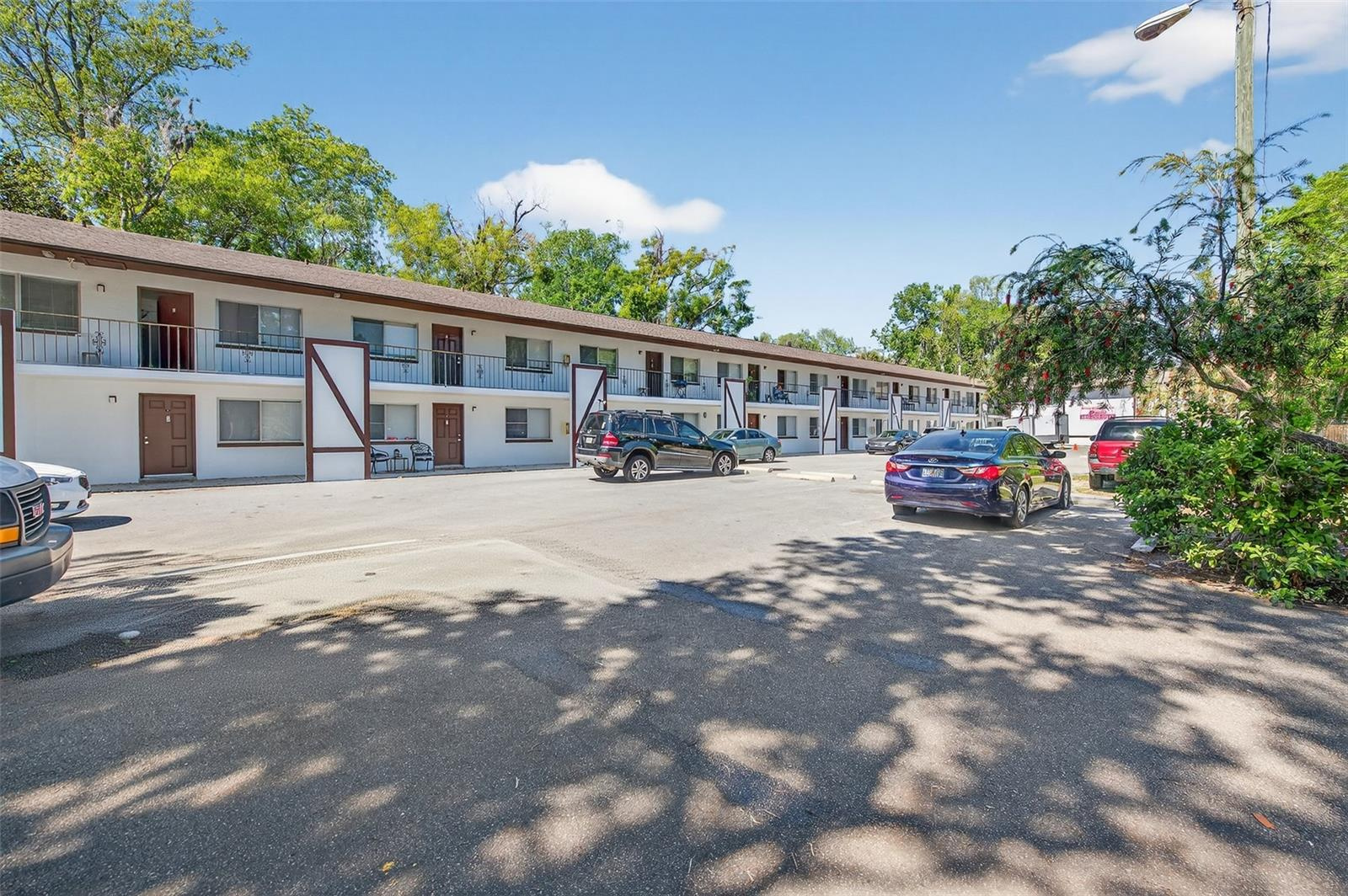 20 Unit Apartment Building For Sale in Daytona Beach (All 2BR/2BA) $2,450,000