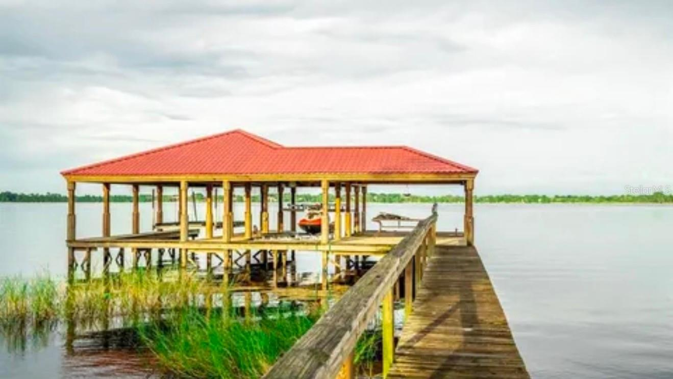 8 Acre Luxury Lakefront Estate with Fenced Pastures for the Horses near Tampa, FL $4,900,000