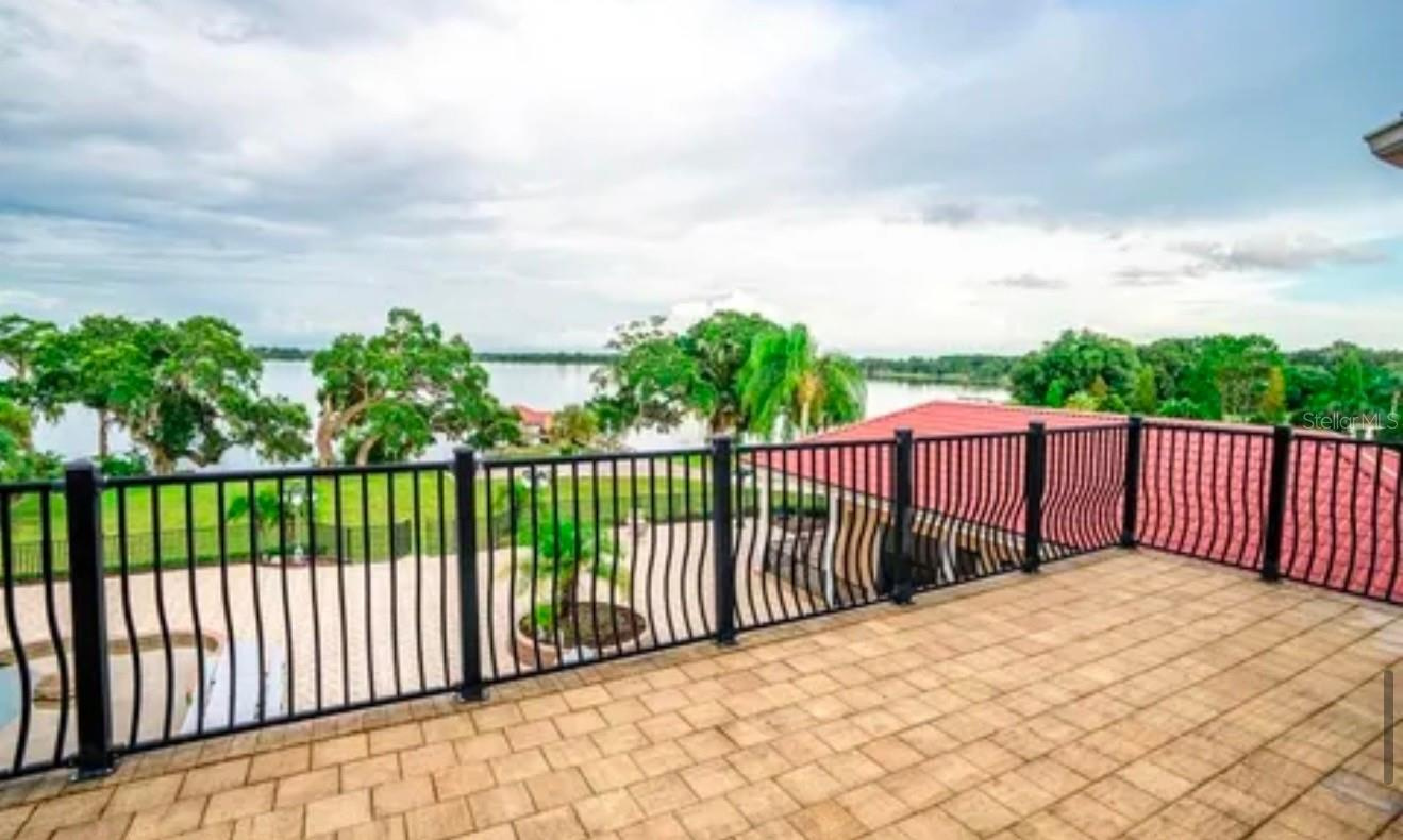 8 Acre Luxury Lakefront Estate with Fenced Pastures for the Horses near Tampa, FL $4,900,000